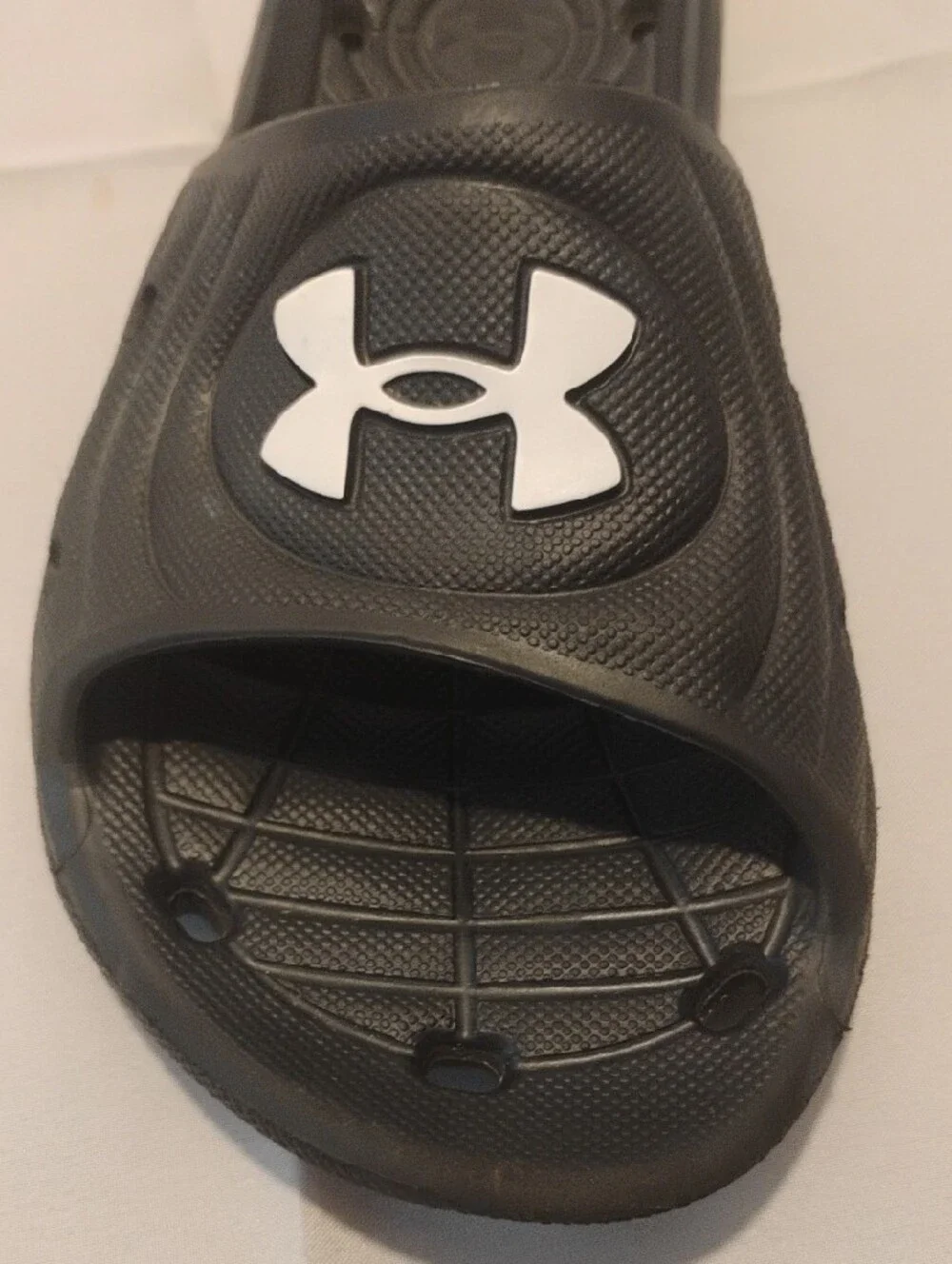 ✨ Under Armour Youth Locker IV Slides Black Size 2 ✨
